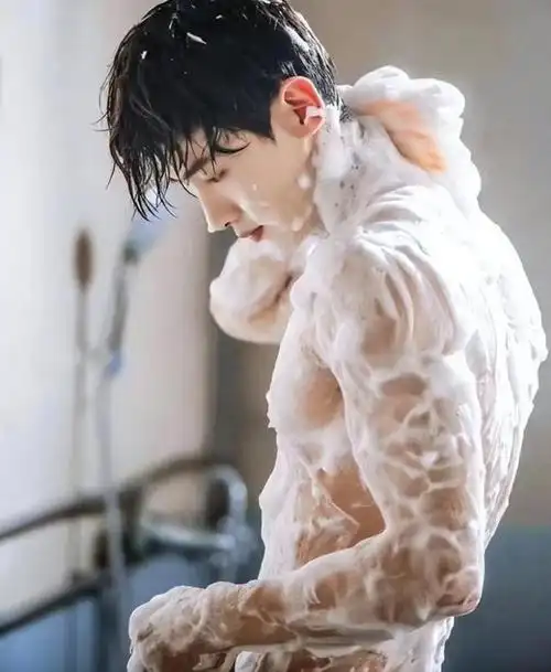 男星身材没料还敢脱白斩鸡道具型男真腱子肉差距一目了然