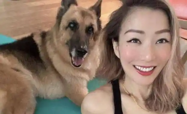 郑秀文为了能够重新振作起来,几乎把所有的时间都放在了健身上面,每天