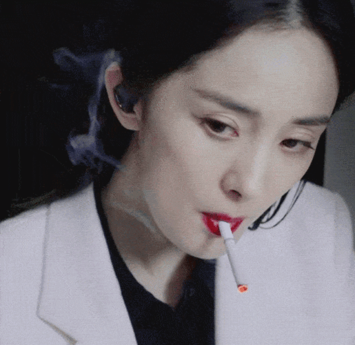 杨幂《刺杀小说家》眼神狠厉打戏利落,演戏有进步!-搜狐大视野-搜狐新