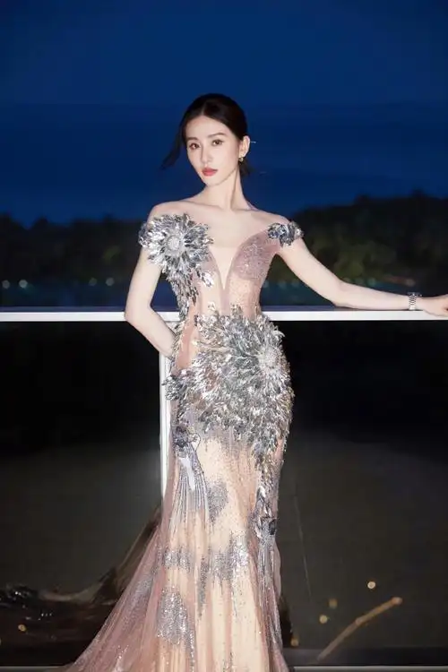 刘诗诗星光鎏金裙