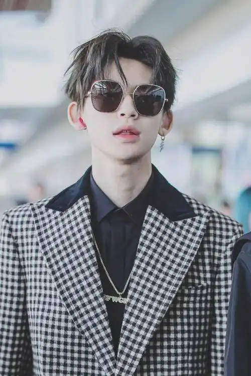 王琳凯个人资料简历(小鬼王琳凯什么时候出道的)