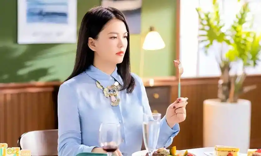 47岁李湘官宣退休,定居英国资产高达5000亿,富养王诗龄让人扎心_生活_