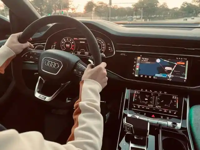 新手司机拿到驾照以后,应该第一时间开车上路,趁着自己还记得住开车的