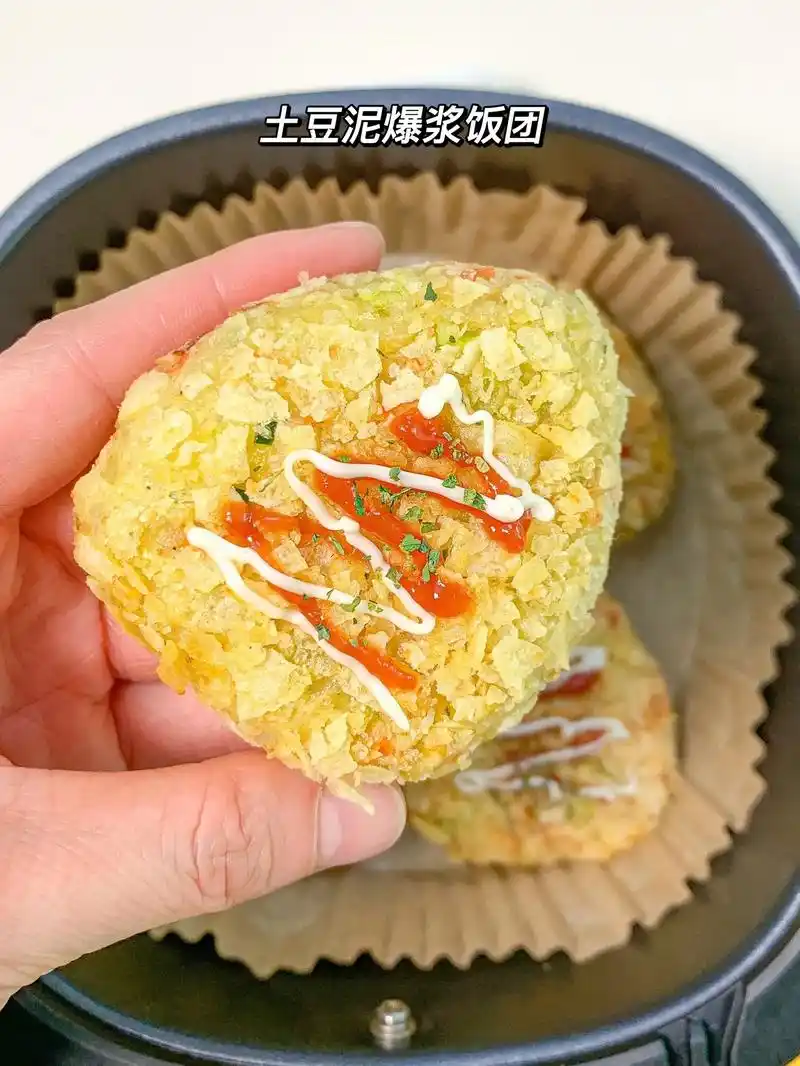 免油炸空气炸锅版～土豆泥爆浆饭团.