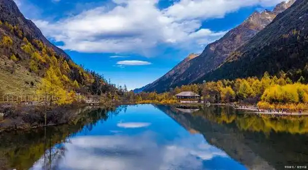 探秘稻城亚丁:天地奇观与人间仙境