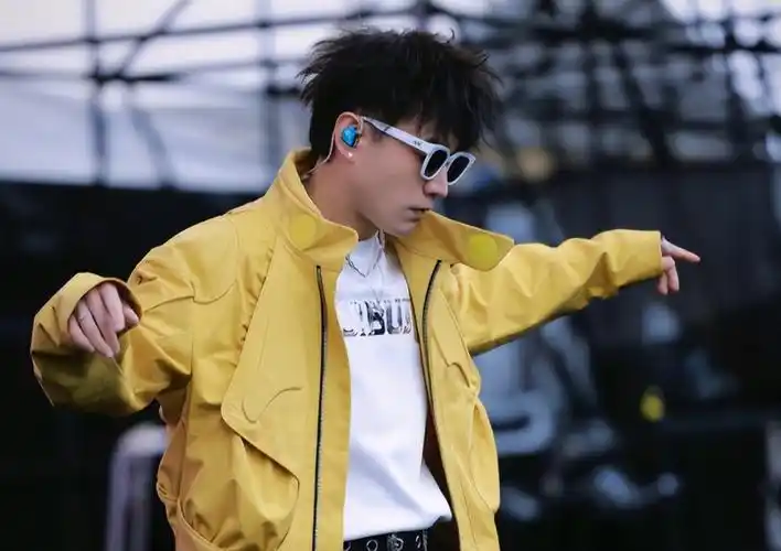 《披荆斩棘4》开始录制,有的哥哥来唱跳,有的哥哥却被指来打架