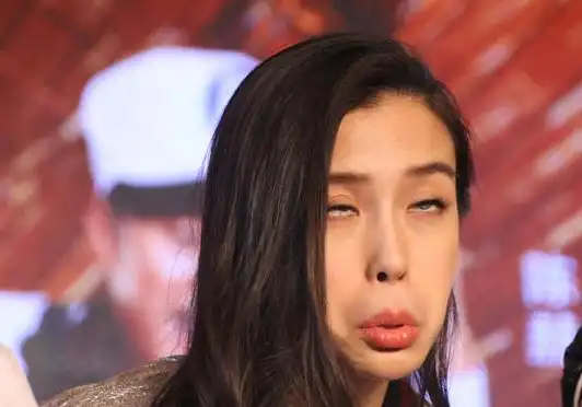 淑女秒变女汉子 baby在表情包路上越走越远