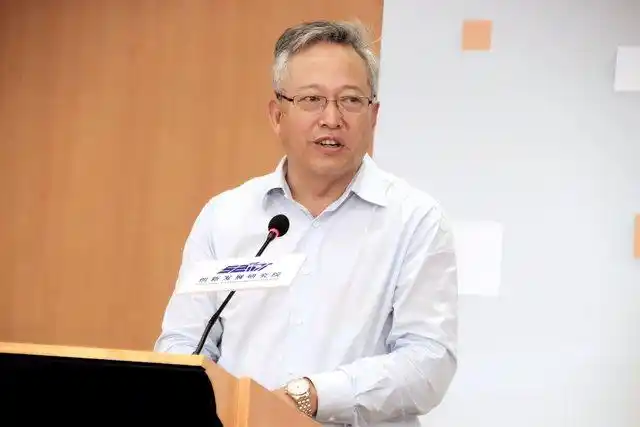 深圳创新发展研究院理事长,深圳市委原常委张思平主持并致辞.