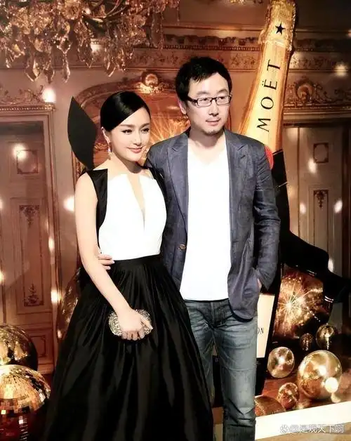 44岁秦岚不结婚不生子,与小9岁小鲜肉热恋,凭什么活得这么爽?