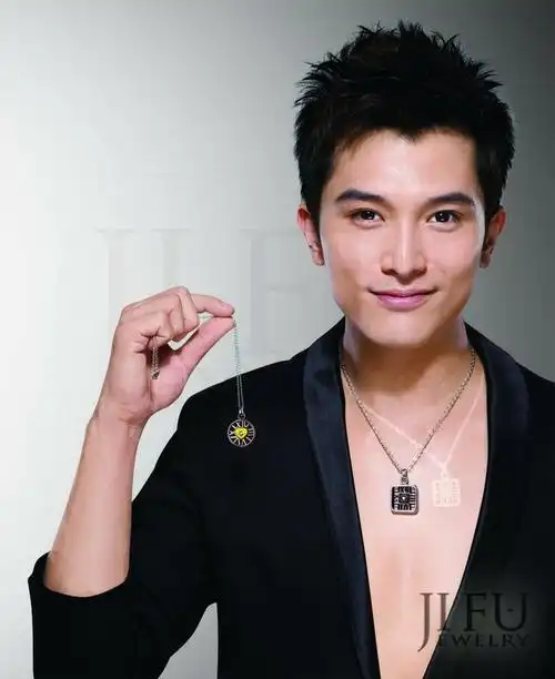 p>邱泽(roy chiu),1981年10月14日出生于台湾省台北市,中国台湾影视