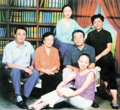 揭英达抛弃宋丹丹娶梁欢内幕 被称狭隘的幸福(组图)