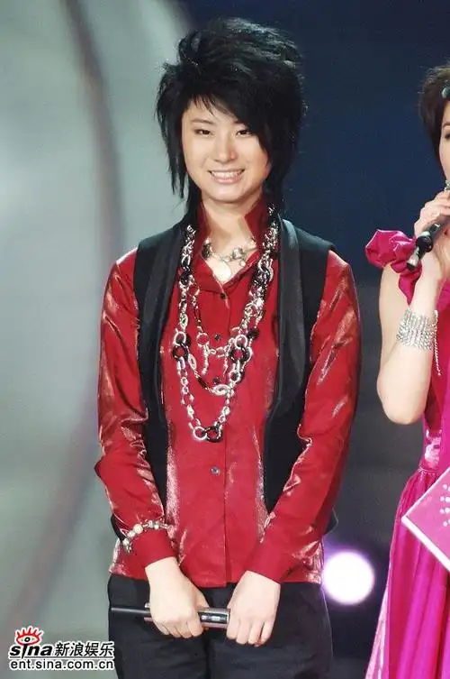 图文:2006超级女声总决赛--尚雯婕面露笑容