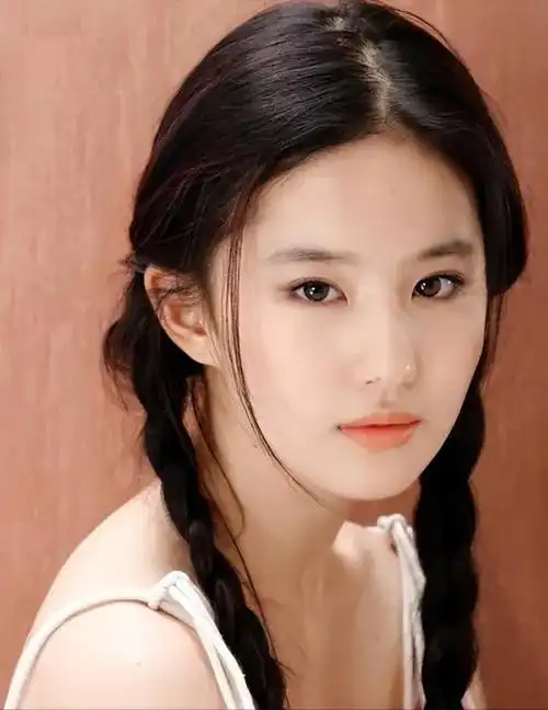 还有很多网友对刘亦菲的身价感兴趣,要知道这次网友提