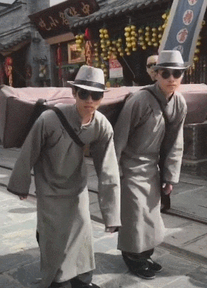 搞笑gif两个二货等我去叫包租婆来狮吼功了解一下