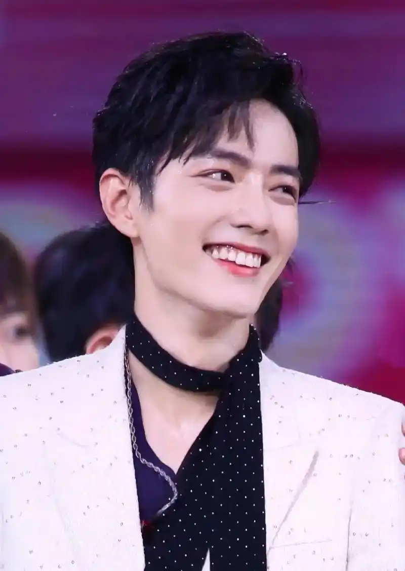 肖战  这个男人长的也太好看了吧,简直就是内娱男明星颜值的 - 抖音