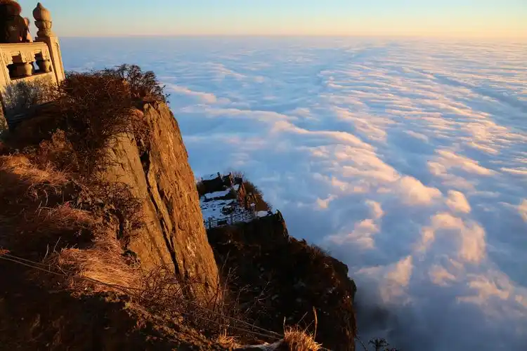 天上人间,峨眉金顶