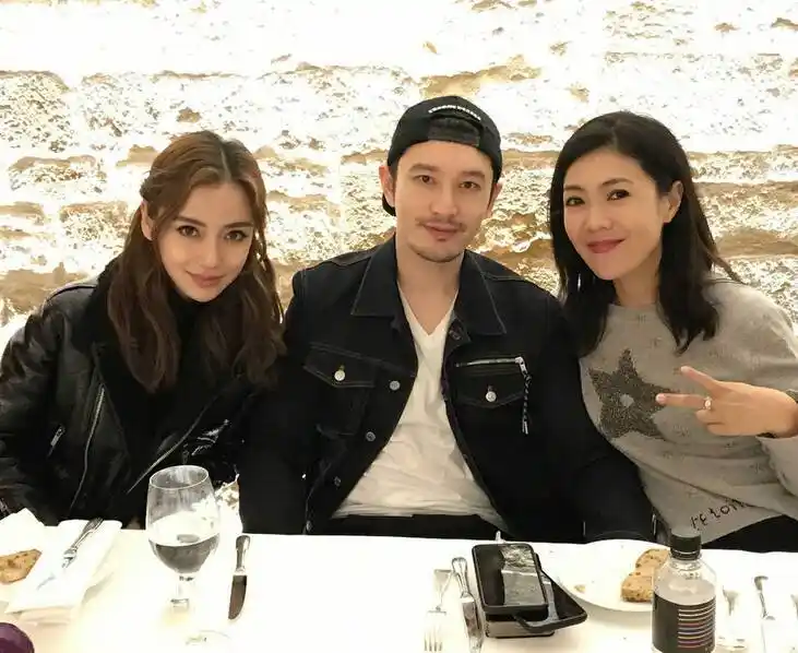 苏芒晒baby生日现场照.