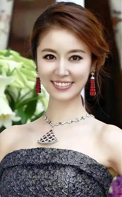 林心如 颜值巅峰期,灵动的眼睛,迷人的酒窝,惊艳了多少人!