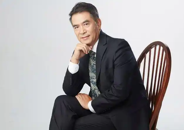 演员廖京生曾是暖气片厂炉工再婚妻子患脑瘤如今怎么样了