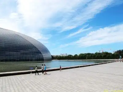 国家大剧院:位于中国北京人民大会堂西侧,总投资约27亿元人民币.