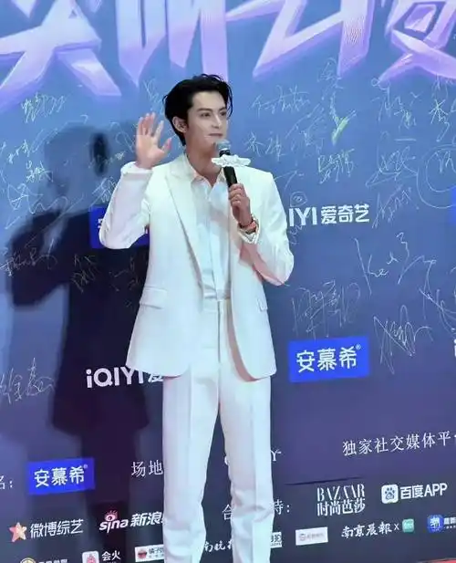 25娱乐瓜:王一博任嘉伦张颂文刘诗诗金晨宋轶许凯景甜王鹤棣_造型