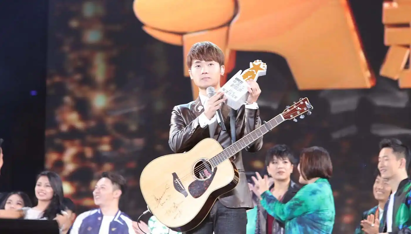 蒋敦豪获得中国新歌声年度总冠军图片