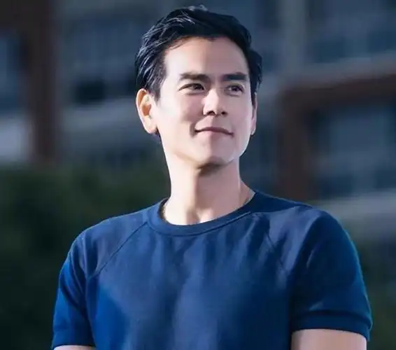 彭于晏曾是娱乐圈的一线男神,凭借阳光帅气的外形和健硕的身材,吸引了