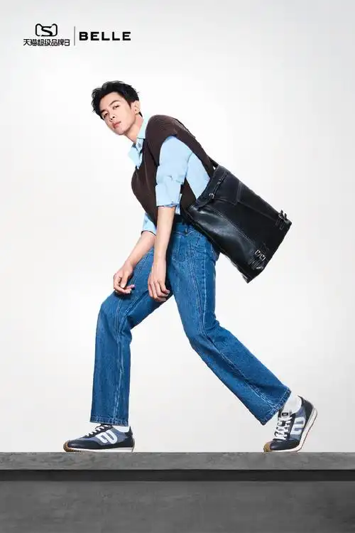 张若昀##比生活多变一点#牛仔色系造型so cool~喜欢休闲系的男士们学