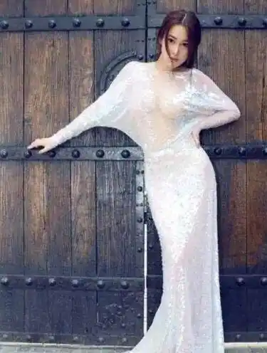 张馨予最大胆的穿着,连柳岩都甘拜下风,网友:这身材真是绝了_减肥