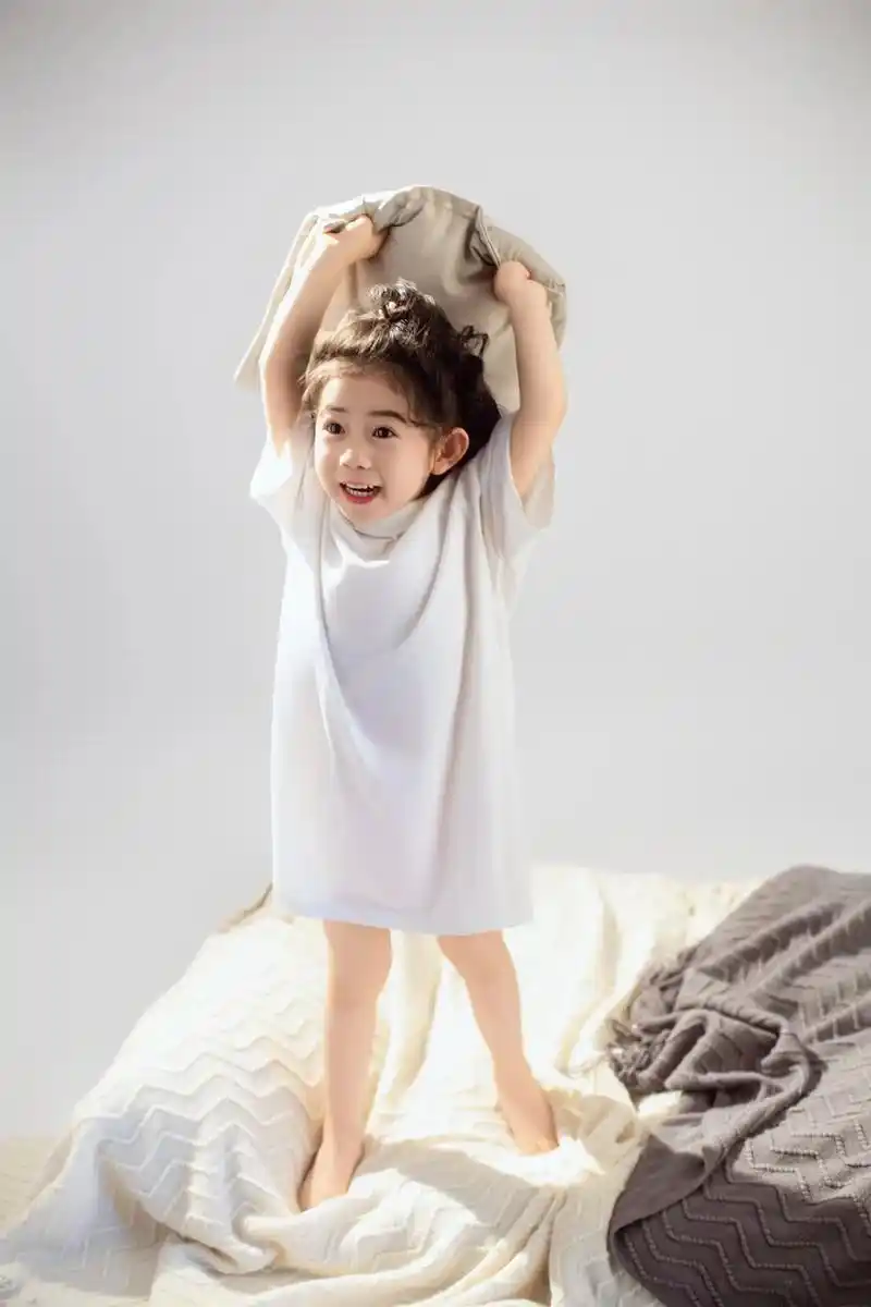 慵懒风/杂志风/居家风暖调儿童写真照.92坚持日更,只发真实 - 抖音