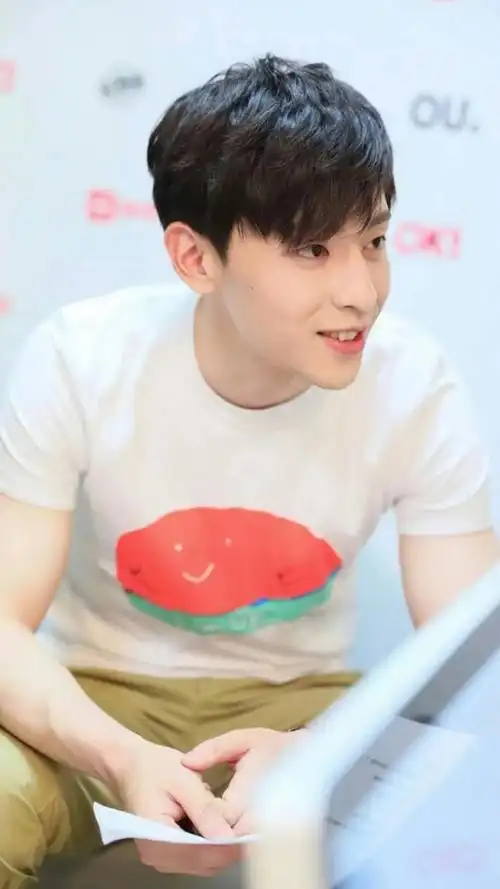 邓伦帅气手机壁纸图片