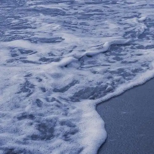 蓝色朋友圈背景图  清冷/海岸/葡萄/黑胶/冰块/阴天  #高清壁纸##高级