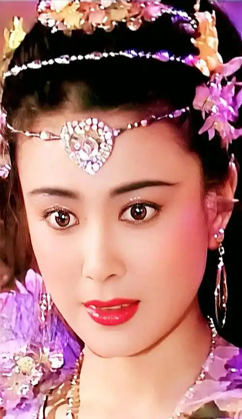 原创最美妲己傅艺伟巅峰时退圈36岁败光家财对儿子愧疚一生