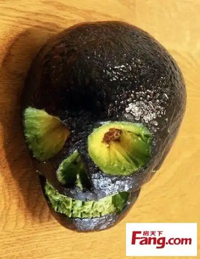 梨酷似小孩 盘点那些惊悚的水果人面像(组图)