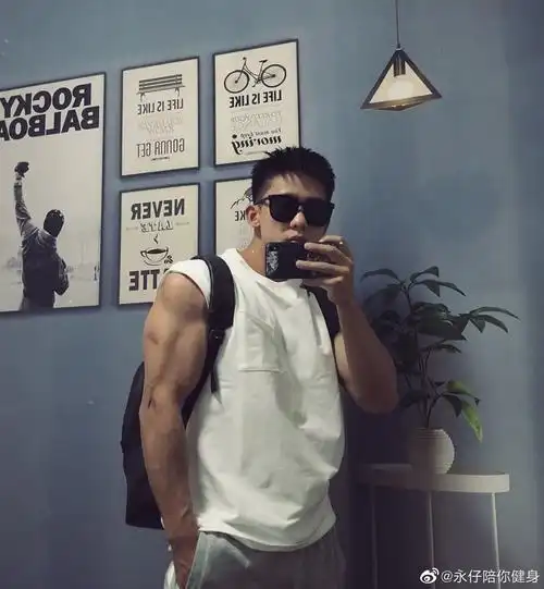中国国产肌肉帅哥永仔dc健身男模