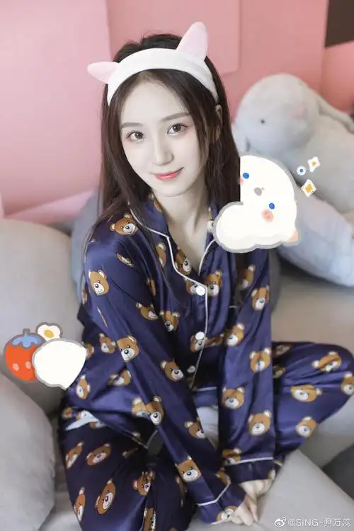 主舞 尹万蕊  韩国中央大学编舞专业研究生 学习民舞十余年