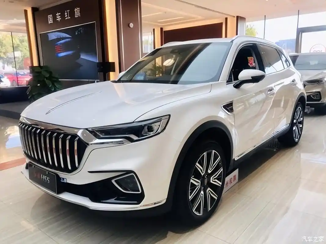 2024款红旗hs5实车亮相!搭2.0t 8at,新造型比宝马奔驰还精致