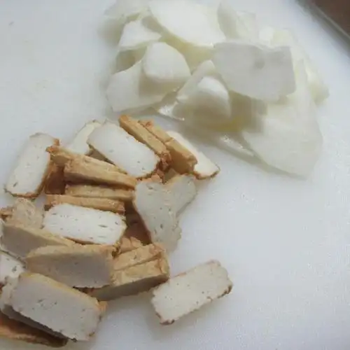 鱼豆腐炒白佛手瓜,简单方便快手菜