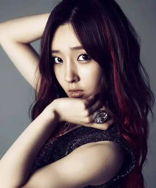 tara前成员李雅琳晒被家暴照片后又因自杀被紧急送医