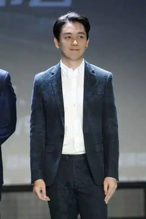 9位年老色衰的"美男子",发福,油腻,现状堪忧,令人痛心疾首_狄龙