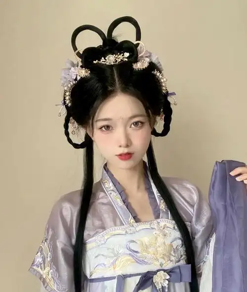 半扎半散古风发型(汉服的搭配妆发有多惊艳) 第1张
