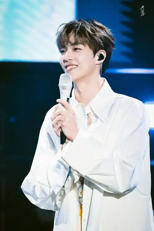 陈立农六周年给粉丝唱生日歌#93#陈立农0406出