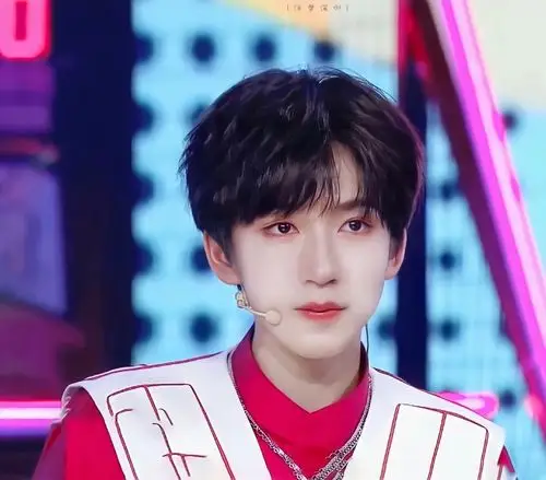 可可爱爱的霖霖兔头像贺峻霖