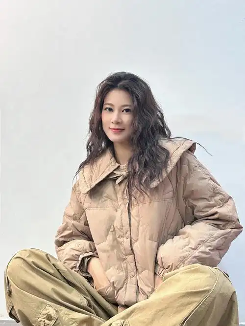 元气及保暖,跟着明星的穿搭学习起来@徐梦洁徐梦洁超话@孔雪儿孔雪儿