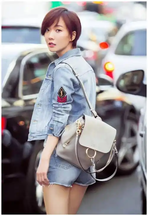 除了助她拿下金鸡女配的陈凯歌,她还演过韩寒的《后会无期》,曹保平的