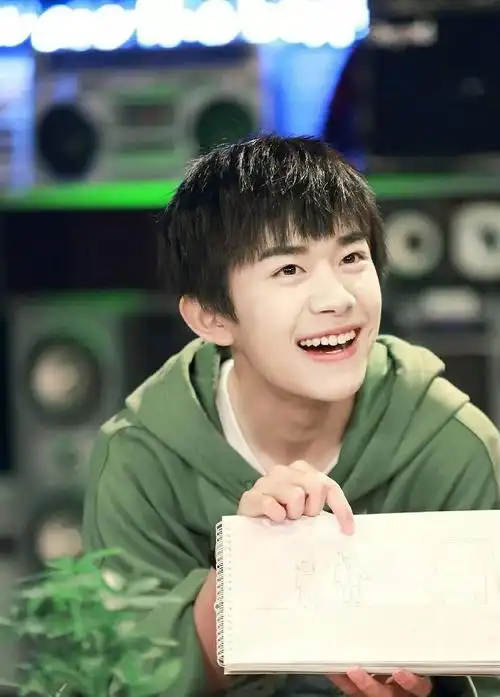 【多图】易烊千玺|当我的笑灿烂像阳光