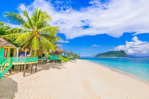 这里拥有洁白的沙滩,清澈的海水,曾被lonely planet评价为"全球最美