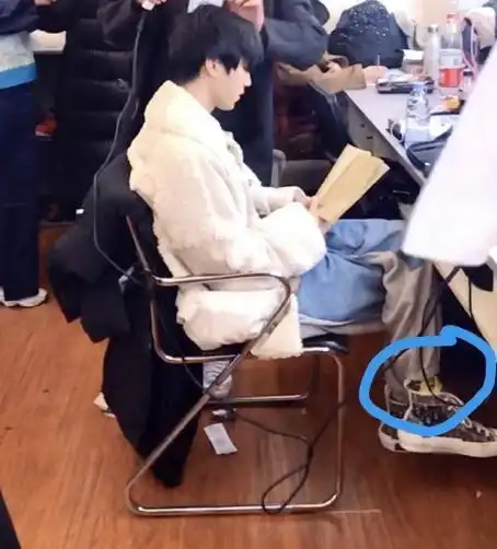 官方辟谣王俊凯吸烟有图有真相这波脏水休想泼到小凯身上