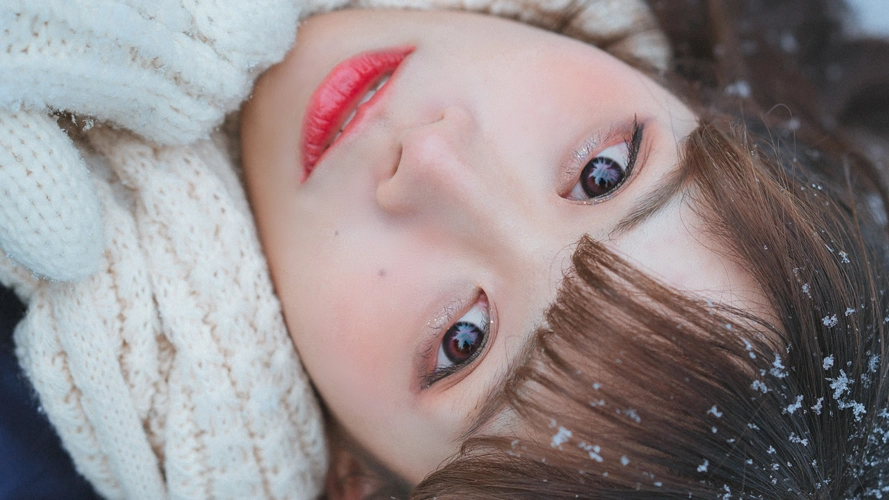 清甜少女迷人雪景写真