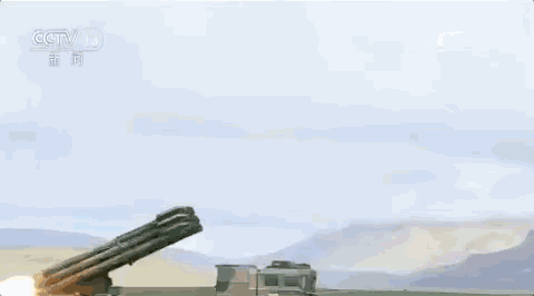 解放军战士一脚踹飞阿三!(视频)